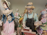 Lot 29 - biscuit beelden. 19 stuks - afbeelding 2 van  5