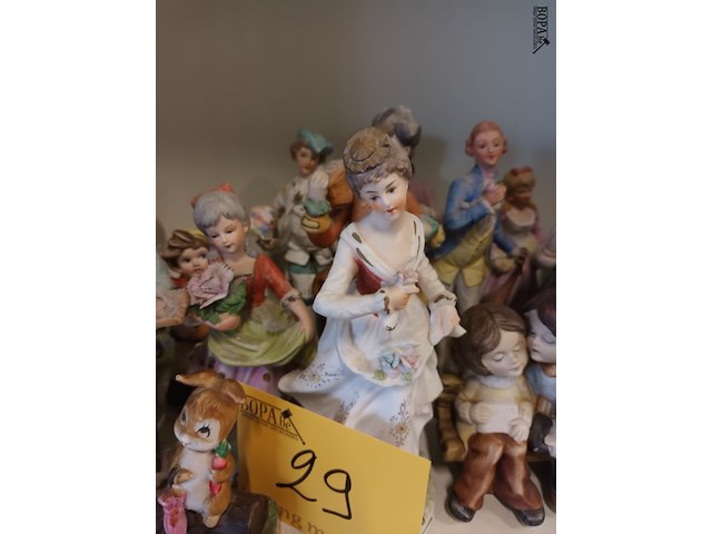 Lot 29 - biscuit beelden. 19 stuks - afbeelding 3 van  5