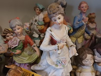 Lot 29 - biscuit beelden. 19 stuks - afbeelding 3 van  5