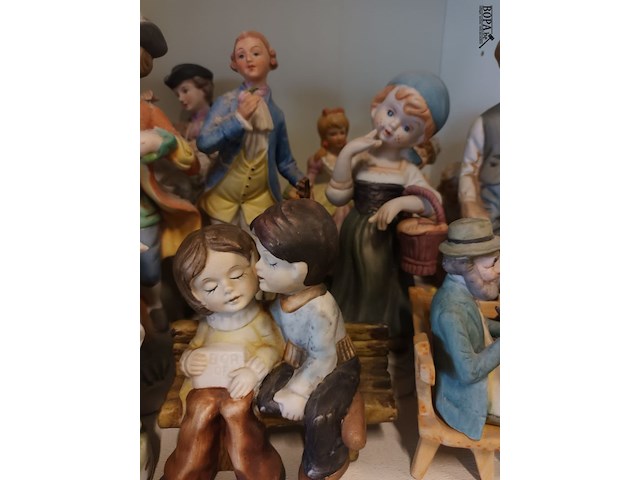 Lot 29 - biscuit beelden. 19 stuks - afbeelding 4 van  5