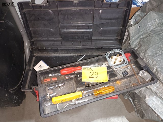 Lot 29 - curver materiaalkoffer met inhoud - afbeelding 1 van  4