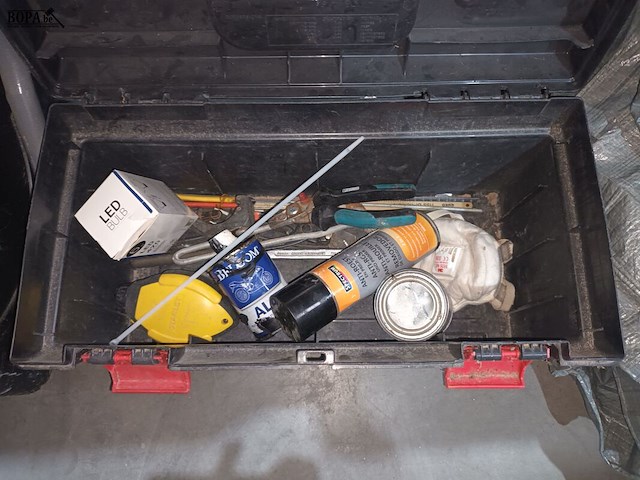 Lot 29 - curver materiaalkoffer met inhoud - afbeelding 3 van  4