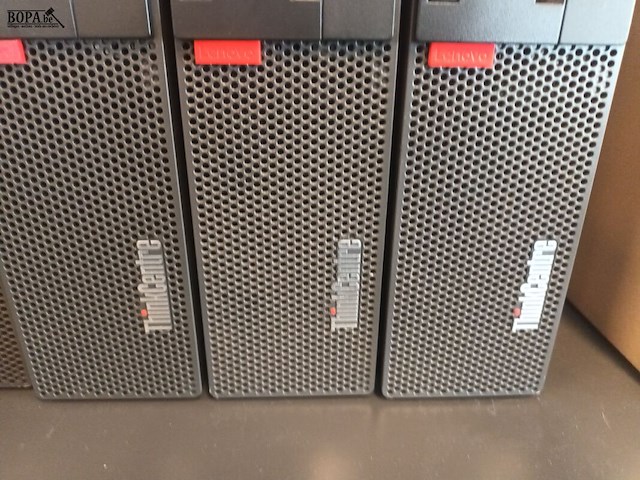 Lot 29 - desktop lenovo thinkcentre. 5 stuks - afbeelding 2 van  3