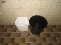 Lot 29 - dispensers en vuilnisemmers - afbeelding 3 van  3