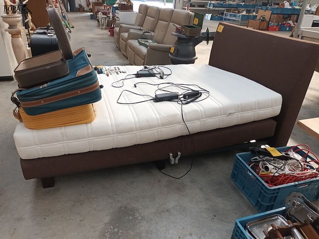 Lot 29 - elektrische boxspring - afbeelding 6 van  6