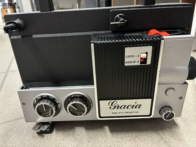 Lot 29 - gracia dual 8mm movie projector - afbeelding 2 van  6