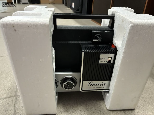 Lot 29 - gracia dual 8mm movie projector - afbeelding 4 van  6