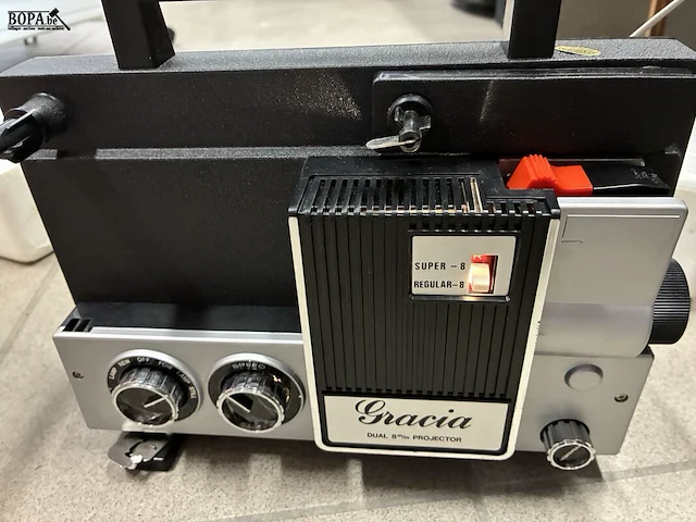 Lot 29 - gracia dual 8mm movie projector - afbeelding 6 van  6