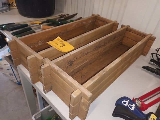 Lot 29 - houten bloembakken. 2 stuks - afbeelding 3 van  3