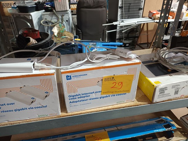 Lot 29 - internet modem en adapters - afbeelding 1 van  5