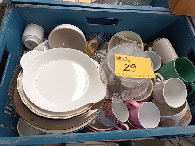 Lot 29 - keukengerei. 4 bakken - afbeelding 3 van  7