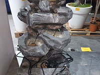 Lot 29 - kunststof fontein