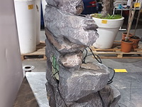 Lot 29 - kunststof fontein - afbeelding 3 van  3