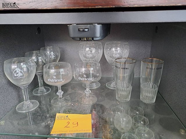 Lot 29 - lot bierglazen: leffe, oud bruin, stella - afbeelding 1 van  1