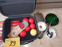 Lot 29 - mancave decoratie en lectuur - afbeelding 3 van  5