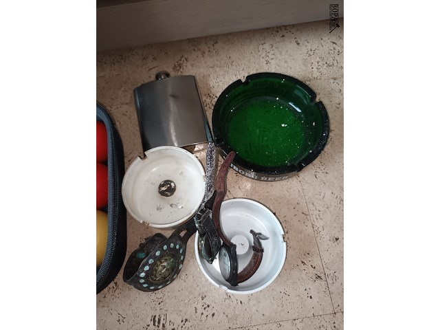 Lot 29 - mancave decoratie en lectuur - afbeelding 4 van  5