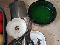 Lot 29 - mancave decoratie en lectuur - afbeelding 4 van  5