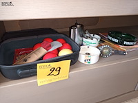 Lot 29 - mancave decoratie en lectuur - afbeelding 5 van  5