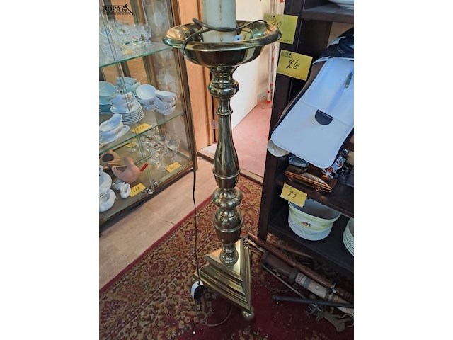 Lot 29 - massieve koperen ! kerkkandelaar - vloerlamp - afbeelding 2 van  4