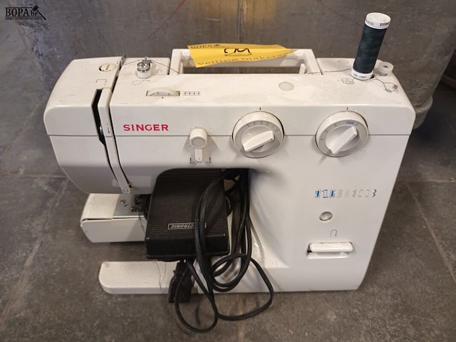 Lot 29 - naaimachine singer - afbeelding 1 van  2