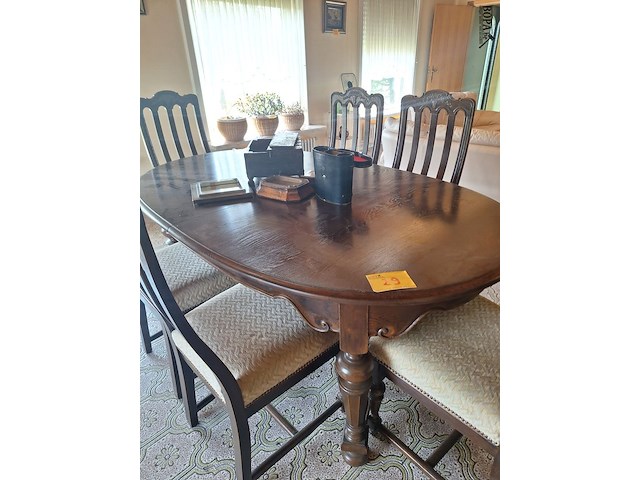 Lot 29 - ovalen tafel met 6 stoelen - afbeelding 2 van  5