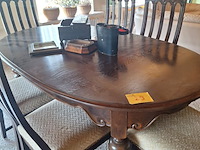 Lot 29 - ovalen tafel met 6 stoelen - afbeelding 2 van  5