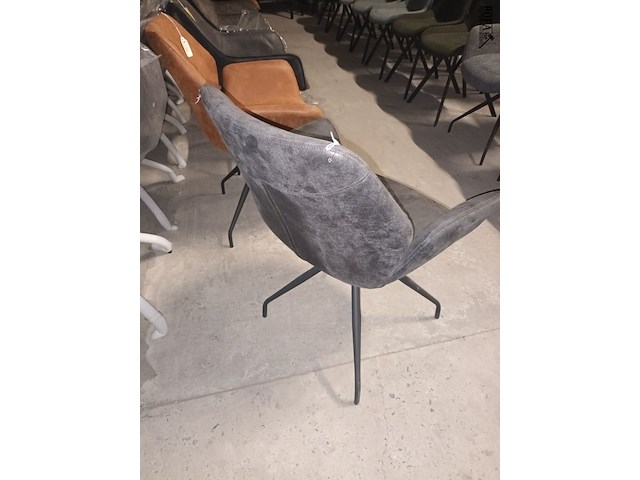 Lot 29 - roterende armstoel volta. 2 stuks - afbeelding 4 van  8