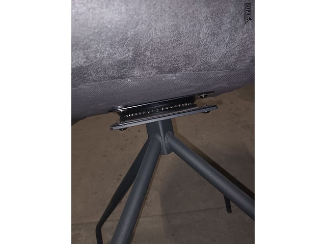 Lot 29 - roterende armstoel volta. 2 stuks - afbeelding 5 van  8