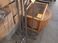 Lot 29 - statief voor kleerhangers - afbeelding 1 van  2
