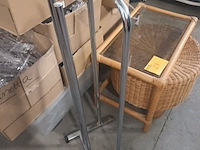 Lot 29 - statief voor kleerhangers - afbeelding 2 van  2