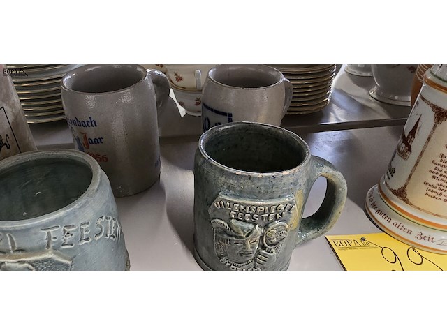 Lot 29 - stenen bierpotten 7 stuks + kruik - afbeelding 4 van  6