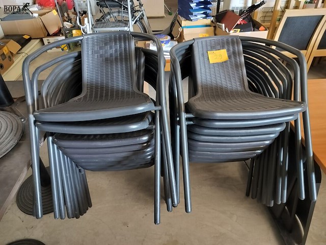 Lot 29 - terrasstoelen. 22 stuks - afbeelding 1 van  4