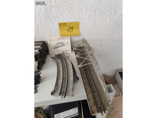Lot 29 - vakwerkbrug, met m-rails - afbeelding 1 van  4