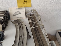 Lot 29 - vakwerkbrug, met m-rails