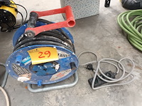 Lot 29 - verlengkabel op haspel en verdeelstekker