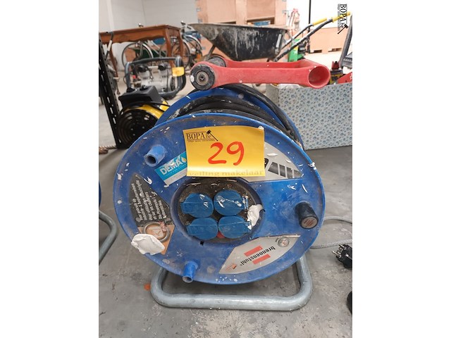 Lot 29 - verlengkabel op haspel en verdeelstekker - afbeelding 3 van  4