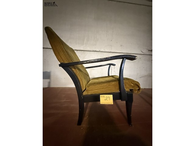 Lot 29 - vintage armstoel donkerhouten olijfgroen - afbeelding 1 van  3