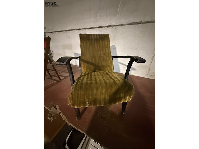 Lot 29 - vintage armstoel donkerhouten olijfgroen - afbeelding 2 van  3