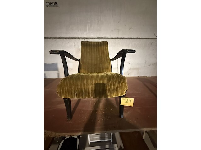 Lot 29 - vintage armstoel donkerhouten olijfgroen - afbeelding 3 van  3