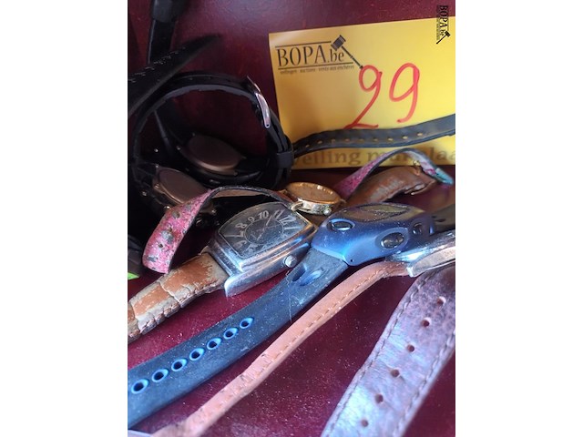 Lot 29 - vintage horloges. 13 stuks - afbeelding 2 van  3