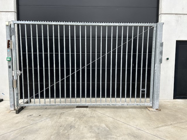 Lot 29 metalen galvanisé draaipoort - afbeelding 1 van  1