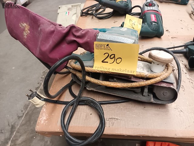 Lot 290 - bandschuurmachine makita - afbeelding 1 van  3