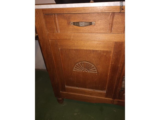 Lot 290 - kast met marmeren blad - afbeelding 2 van  4