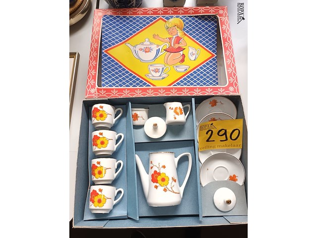 Lot 290 - kinderservies. 11 stuks - afbeelding 1 van  4