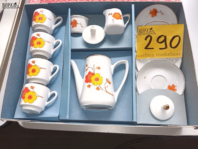 Lot 290 - kinderservies. 11 stuks - afbeelding 2 van  4