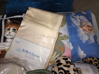 Lot 291 - kussens en plaids. 8 stuks - afbeelding 2 van  5