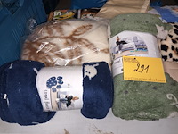 Lot 291 - kussens en plaids. 8 stuks - afbeelding 4 van  5