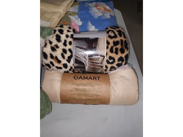 Lot 291 - kussens en plaids. 8 stuks - afbeelding 5 van  5