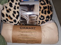 Lot 291 - kussens en plaids. 8 stuks - afbeelding 5 van  5