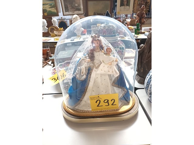Lot 292 - globe met maria - afbeelding 1 van  2